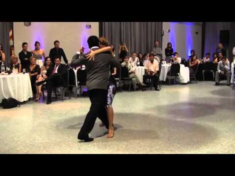 Noelia Hurtado y Carlos Espinoza en Milonga Nostalgias, Santa Fe