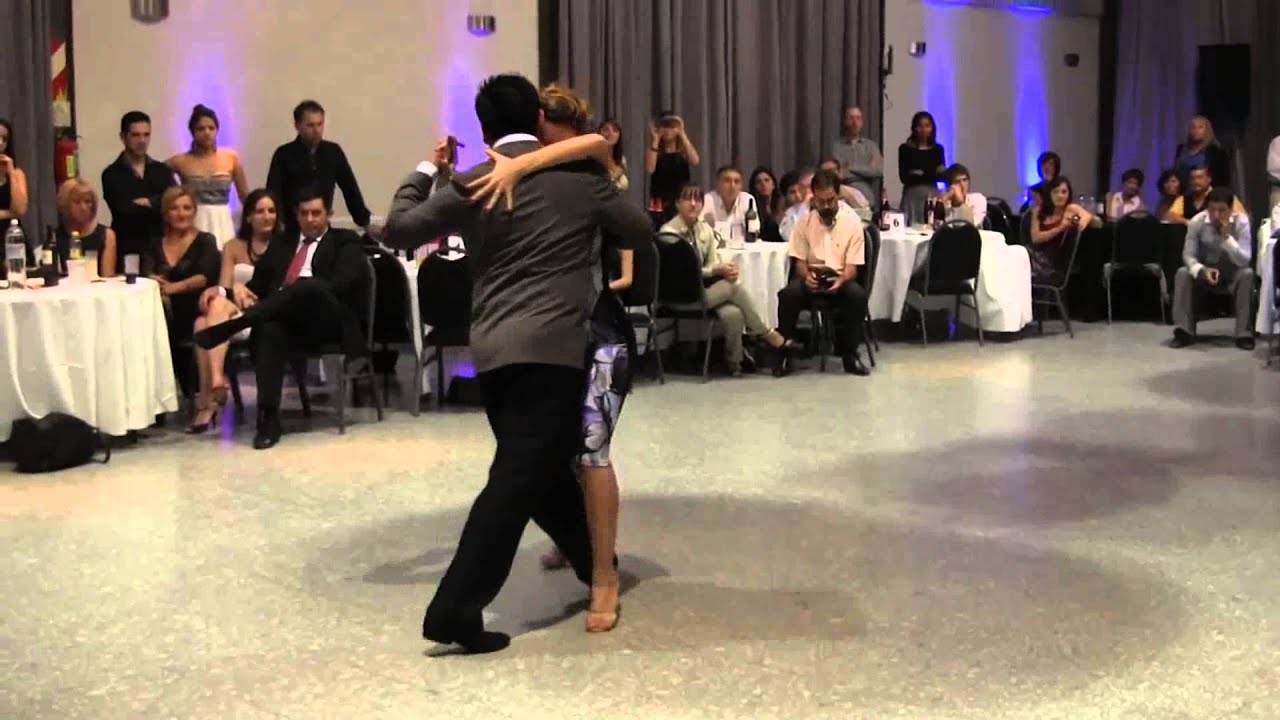 Noelia Hurtado y Carlos Espinoza en Milonga Nostalgias, Santa Fe