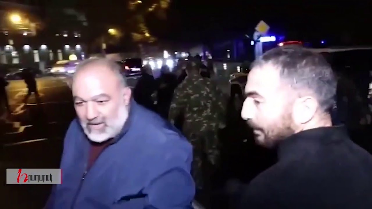 Վարչապետի ավտոշարասյունը փորձել են կանգնեցնել անհետ կորած զինծառայողների հարազատները