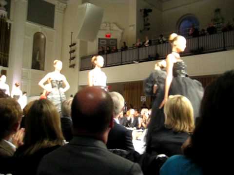 oscar de la renta spring 2011 runway show