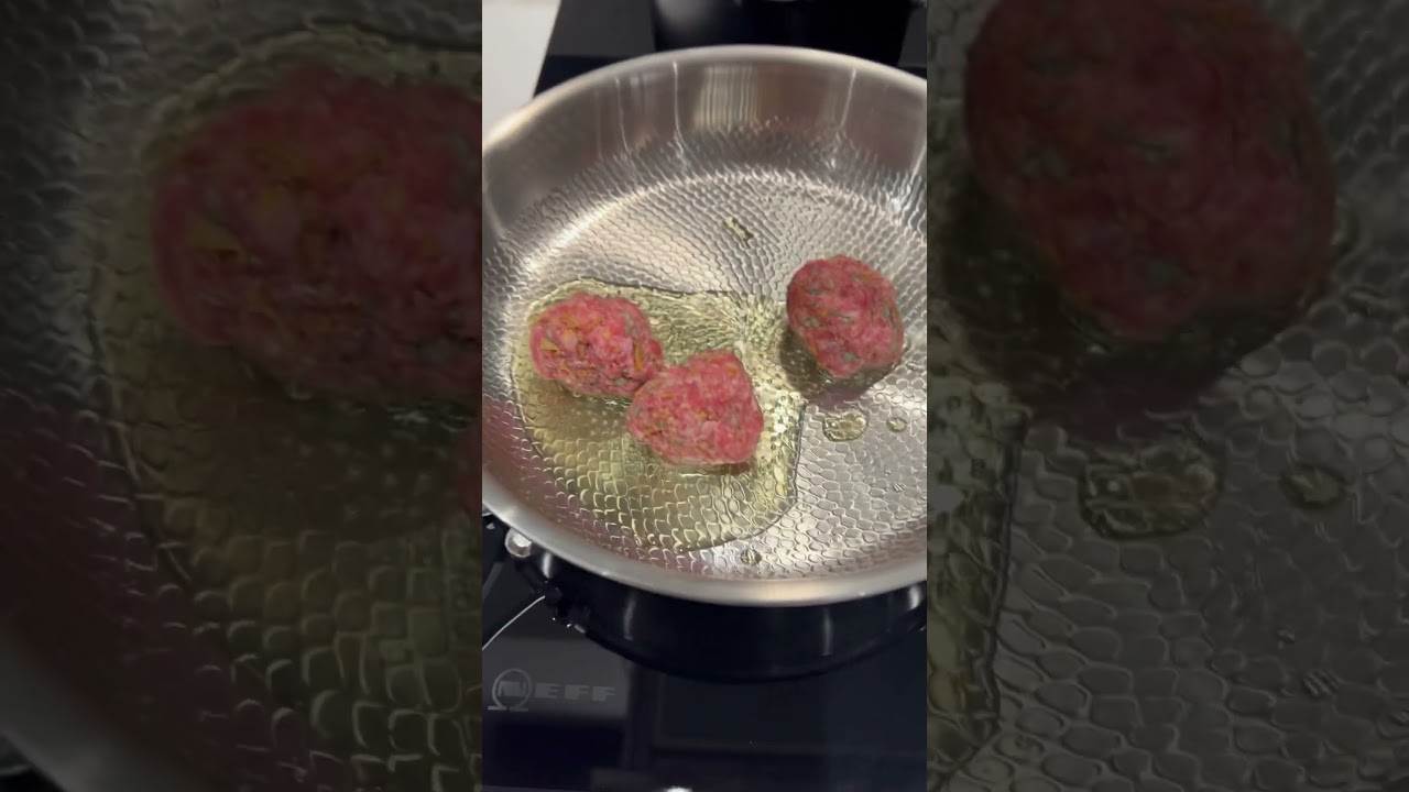 Titanium pan conducts heat so well it doesn't need to be turned up and heats up amazingly quickly !