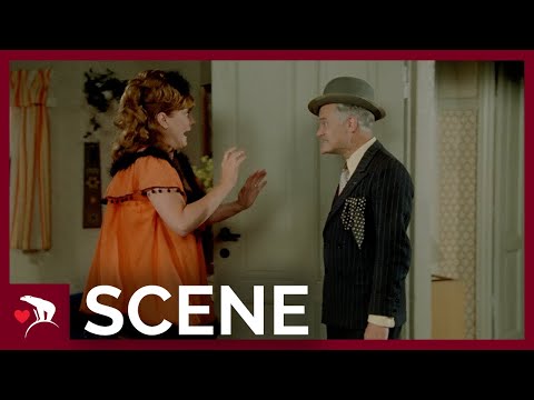 Olsen Banden går i krig (1978) - Egon opfører sig mærkeligt efter at være blevet gasset