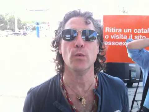 road tripping to a gig with Gizmo