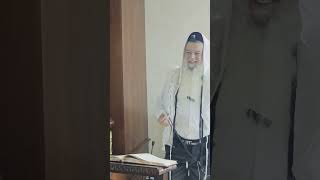 מי צריך לעלות חזן? (הרב יגאל כהן) - התמונה מוצגת ישירות מתוך אתר האינטרנט יוטיוב. זכויות היוצרים בתמונה שייכות ליוצרה. קישור קרדיט למקור התוכן נמצא בתוך דף הסרטון