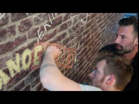 MNM: Manoeuvres maken er een kunstwerk van 'Never Back Down'