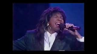 #nowwatching Natalie Cole LIVE - Urge To Merge