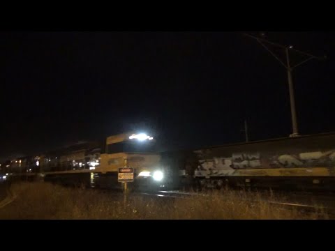 G540, G520 7758V Grain Cross NR17, NR101 4MA5 Superfreighter At North Geelong