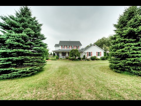 6646 Ellis Road, Puslinch, Ontario.  2.5 Acres of Paradise!