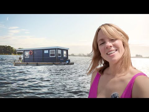 HOUSEBOAT instead of MOTORHOME Jeanne starts her floating life with Bunbo Houseboats
