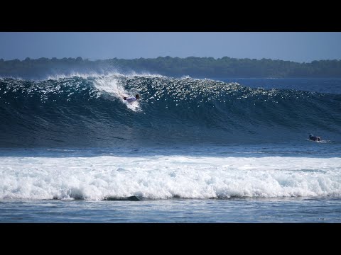 The Most Consistent Wave In The Mentawais? - Thunders
