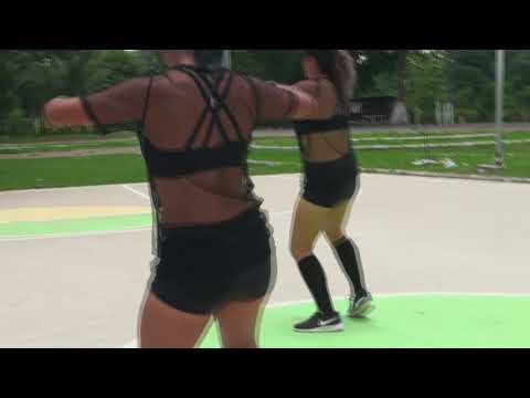 DJPIÑA REMIX FT RAULO ELLA MUEVE EL BUM BUM OFFICIAL VIDEO