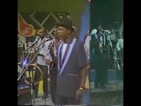 Legendary Osita Osadebe on stage, Early 1980s.  performing his Hit Osondi owendi 🖤🎶