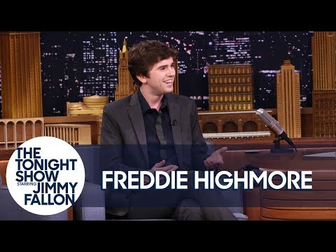 Freddie Highmore Chased an NBC Universal Studio Tour Dressed as Norman Bates