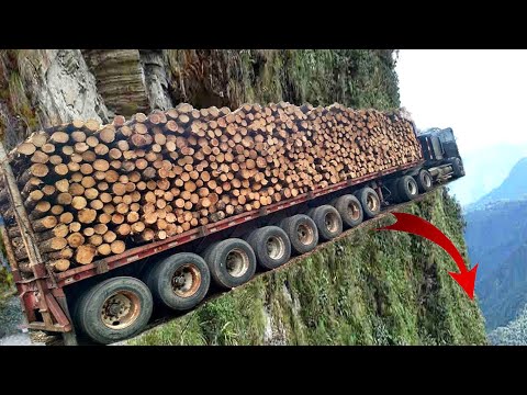 Total IDIOTS VS TRUCKS ! Truck Crash Compilation | Idiots Dangerous MOMENTS OF THE YEAR COPILATION