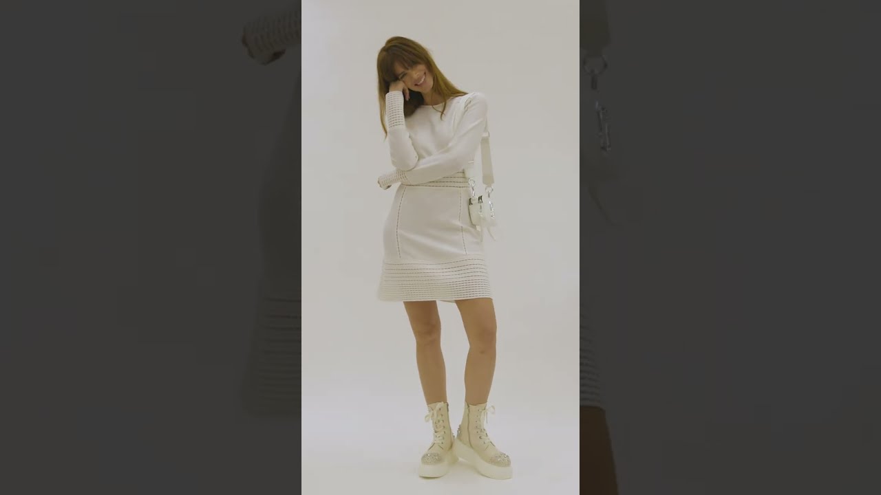 Genny meets AGL and Marc Jacobs in a feminine and comfortable Total Look