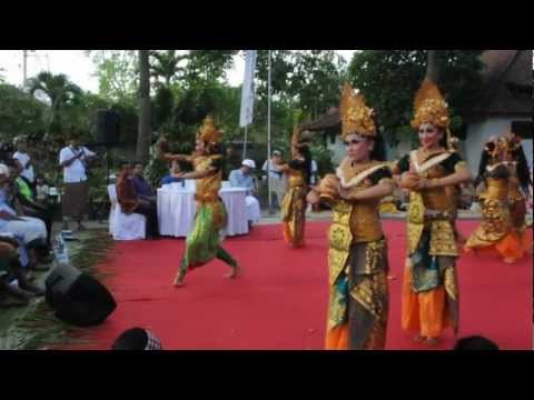 Tari Puja Krisna no Legian Mind Body & Soul Festival 2012.AVI