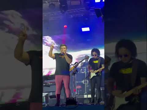 Alessandro Costa cantando a música Sinais no show em Igarapé do Meio-MA | Central da Desejo
