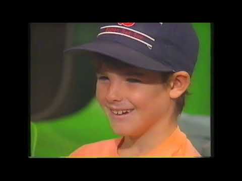 Classic Australian TV Magic - Steve Walker (Linking Coat Hangers)