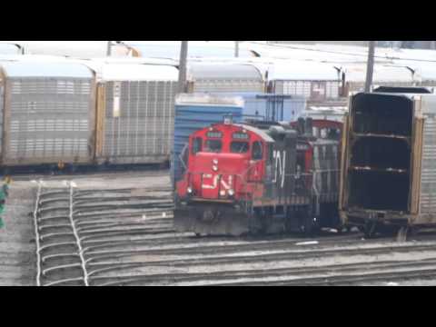 cn 1444- gmd1- hiding in oshawa yard