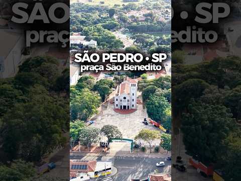 Venha nesse pequeno voo pela praça São Benedito em 📍São Pedro-SP.
