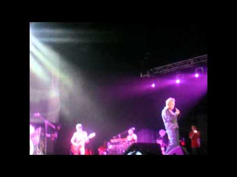 Morrissey - Sheila Take a Bow en Lima