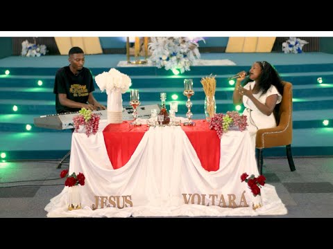 Adoradora Milena - Natal: Celebrando o nascimento de Cristo em adoração