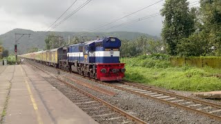 preview picture of video 'Back to Back Train crossing at Neral Junction ( Udyan + SC Duronto)..'