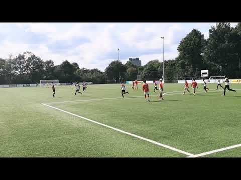 Nico scoort voor SC Feyenoord o17-1 uit tegen Orion o17-1. Bekerwedstrijd.