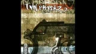 Middle Fingaz Up By Twin Beredaz Ft Uchie