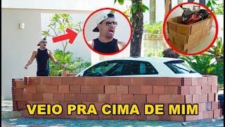 CONSTRUI UM MURO EM VOLTA DA MOTO E DO CARRO DO MEU AMIGO