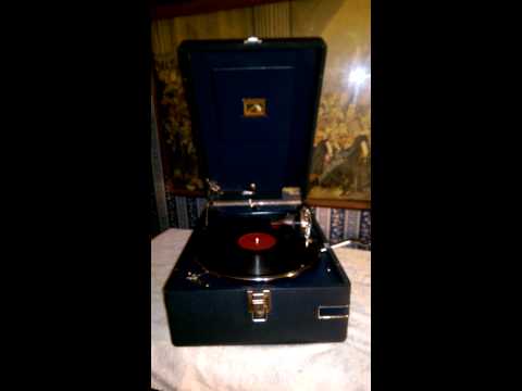 The HMV 102 plays " Jazz me blues" by Bix Beiderbecke and his gang