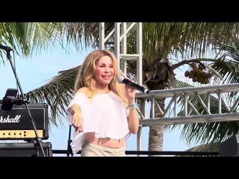 E.G. Daily “One Way Love (Better Off Dead)” live in Cancún, Mexico on 11/4/25