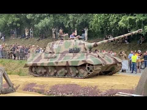 Königstiger TIGER II vs FURY vs SHERMAN vs PZ IV vs PZ II