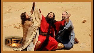 Moisés recebe apoio de Hur e Arão para não parar de clamar pelos hebreus na luta |OS DEZ MANDAMENTOS