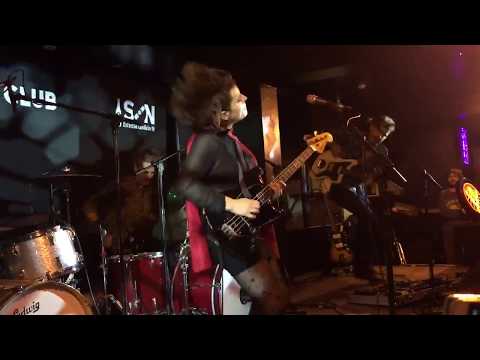 Triángulo de Amor Bizarro "El fantasma de la transición"