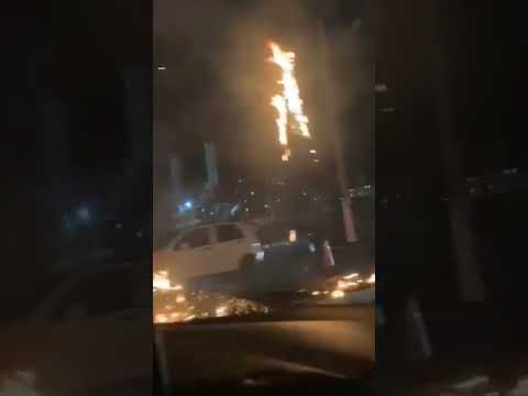 Incêndio no poste na Av. Jerônimo Monteiro, 3 - Centro, Vitória - ES.