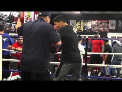 Antonio Orozco On The Mitts Explosive
