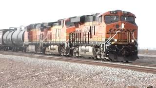 preview picture of video 'Amtrak #715 meets BNSF 6751 E @ Allensworth [HD]'