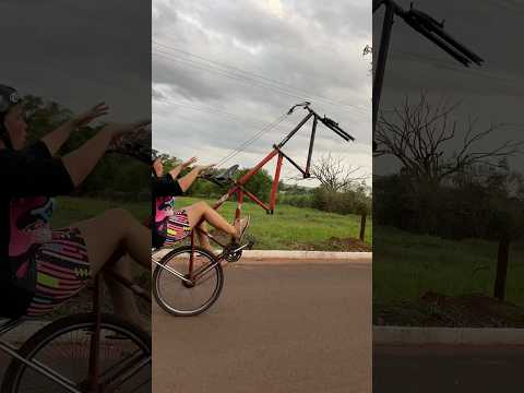 Grau sem a roda nessa bike gigante #montadinha #bike #motorizada #grau #grau244