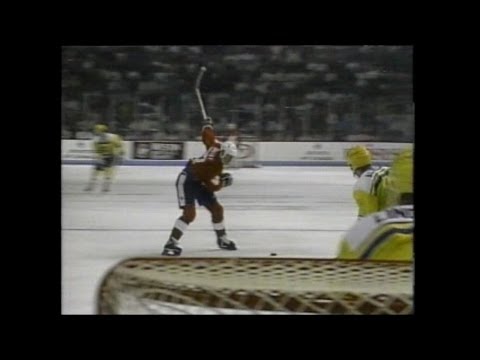 Wayne Gretzky Beauty Setup to Mario Lemieux (1987 Canada Cup - Can vs Swe 9/4/87 )