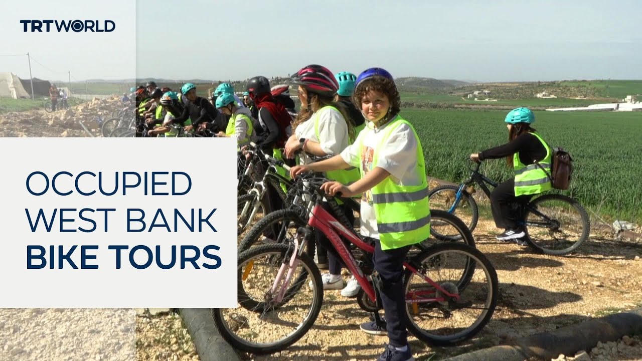 Palestinian cyclists return to the road after three years