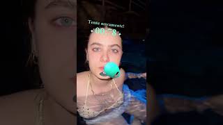 O ovo caiu na piscina