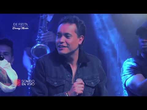 Maia y Danny Marin cantando merengue en (De fiesta con Danny Marin)