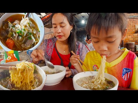 Noodle Soup With Beef And Pork Intestine -  Phnom Penh Popular Street Food @ Deum Ampel Market