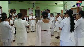 प्रतिदिन सुबह कम शुरू करने से पहले कर्मियों द्वारा किया जाने वाला प्रार्थना ।