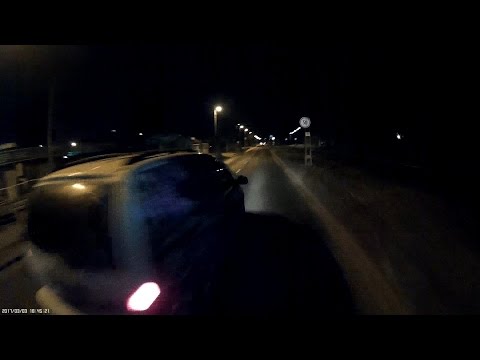 KFF-972 Bőgeti a motort és bünti előzés - Revs his engine and punishment pass