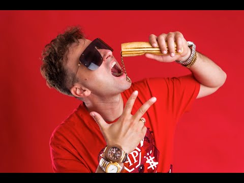 Mr Mayk - Dziewczyna w koszulce od Calvina