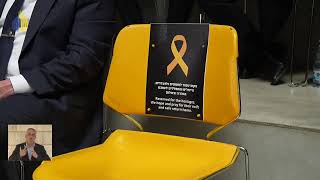 הטקס הממלכתי לחללי מערכות ישראל - תשפ"ה (עדכוני משרד הביטחון) - התמונה מוצגת ישירות מתוך אתר האינטרנט יוטיוב. זכויות היוצרים בתמונה שייכות ליוצרה. קישור קרדיט למקור התוכן נמצא בתוך דף הסרטון