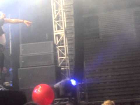 30 seconds to mars - Jared leto subiendo al chico de la cresta