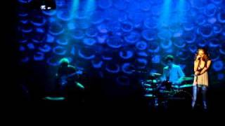 Luisa Maita - Aí Vem Ele e Um Vento Bom